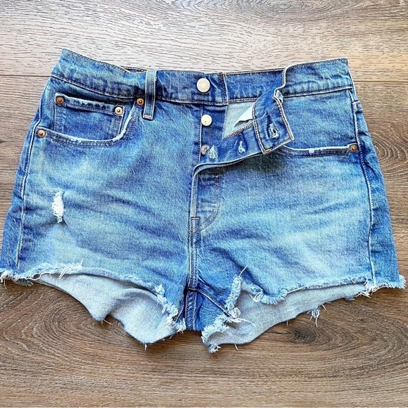 Levi’s 501 Raw Hem Button Down Jean Shorts Waist 28 - Picture 9 of 9